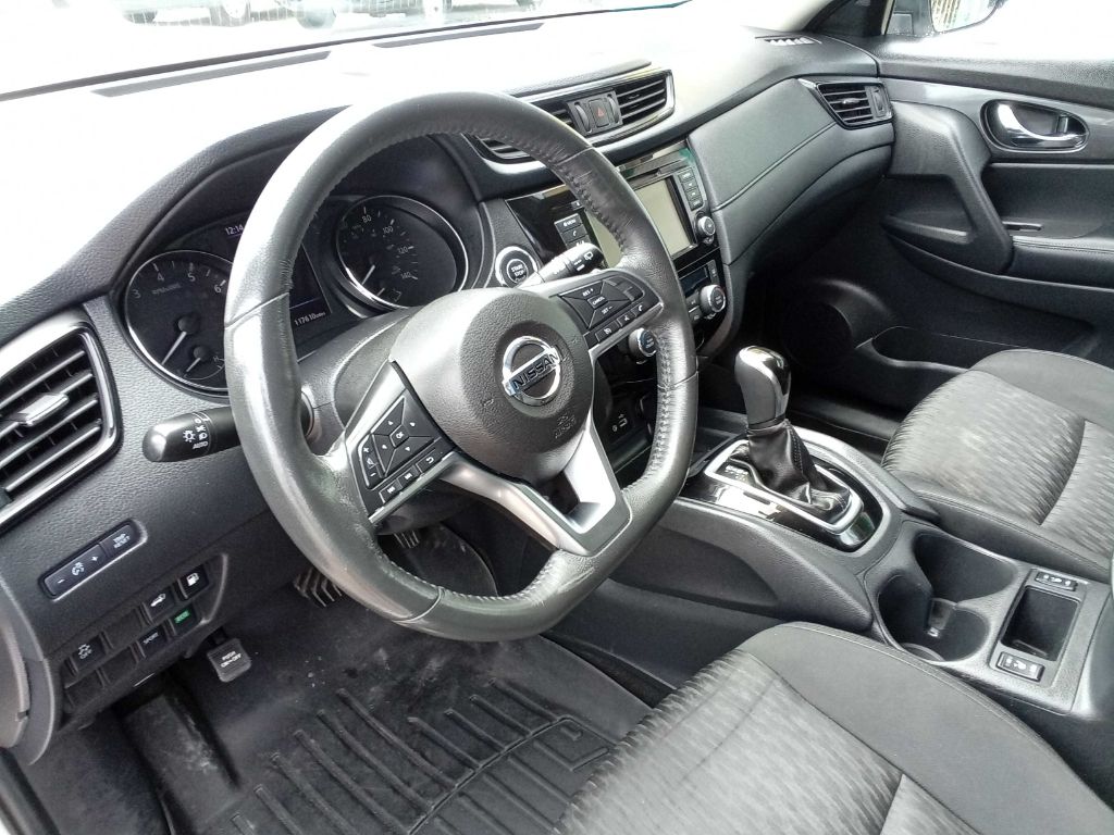 Photo 18 of this NISSAN ROGUE