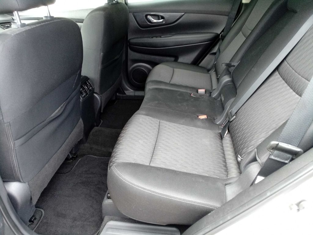 Photo 19 of this NISSAN ROGUE