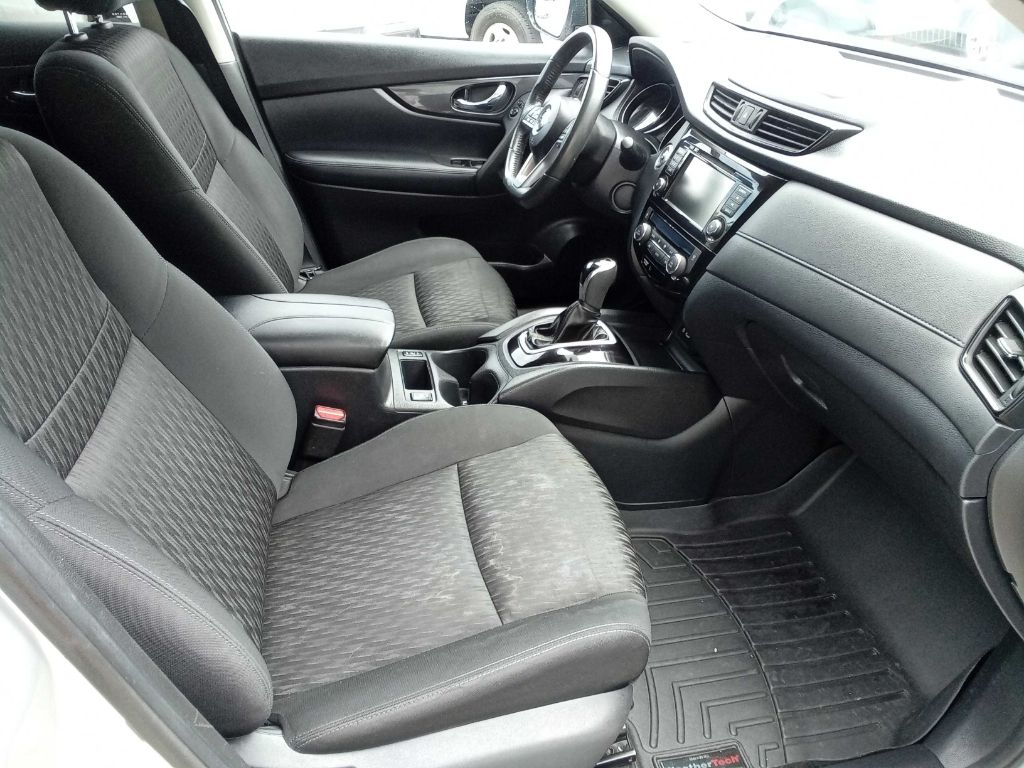 Photo 21 of this NISSAN ROGUE