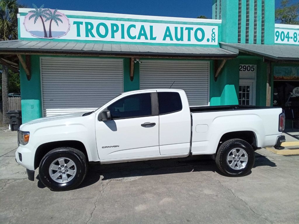 Photo 3 of this GMC CANYON