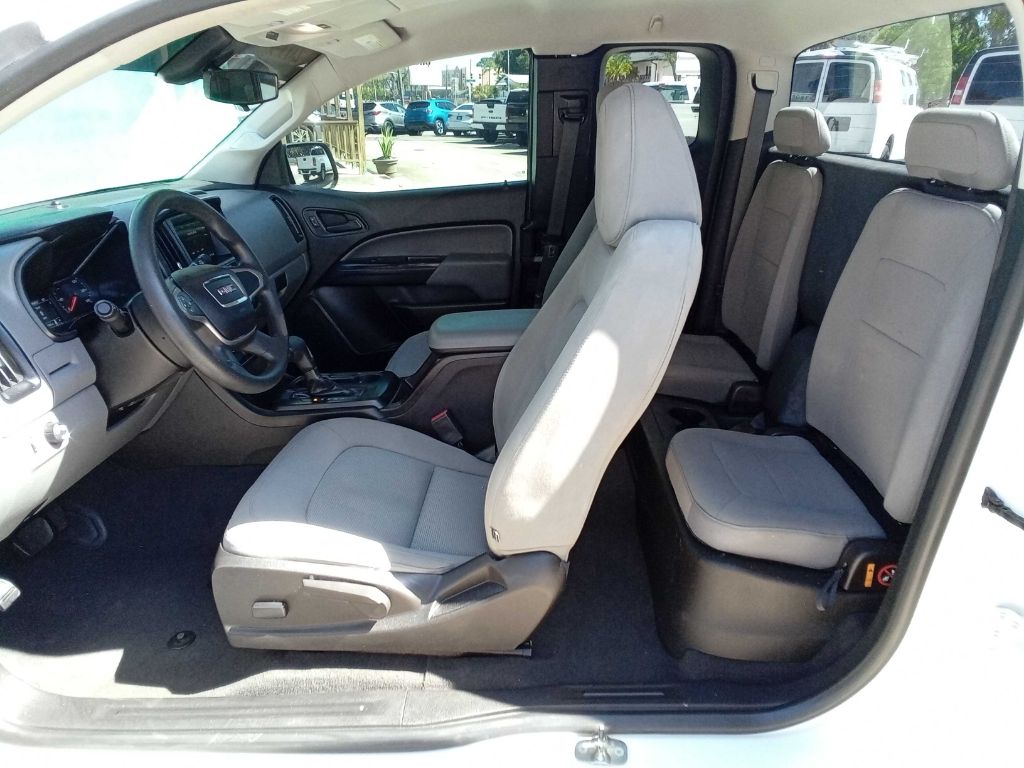 Photo 15 of this GMC CANYON