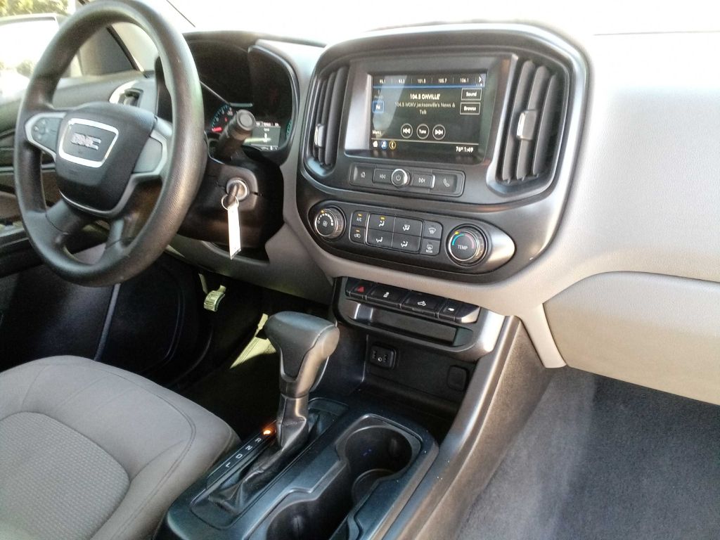 Photo 21 of this GMC CANYON