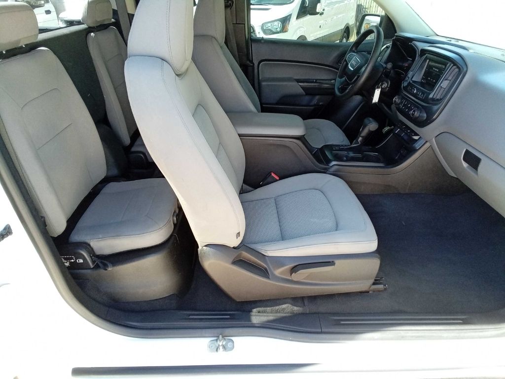 Photo 19 of this GMC CANYON