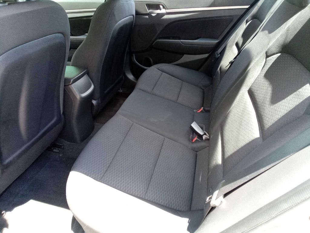 Photo 17 of this HYUNDAI ELANTRA