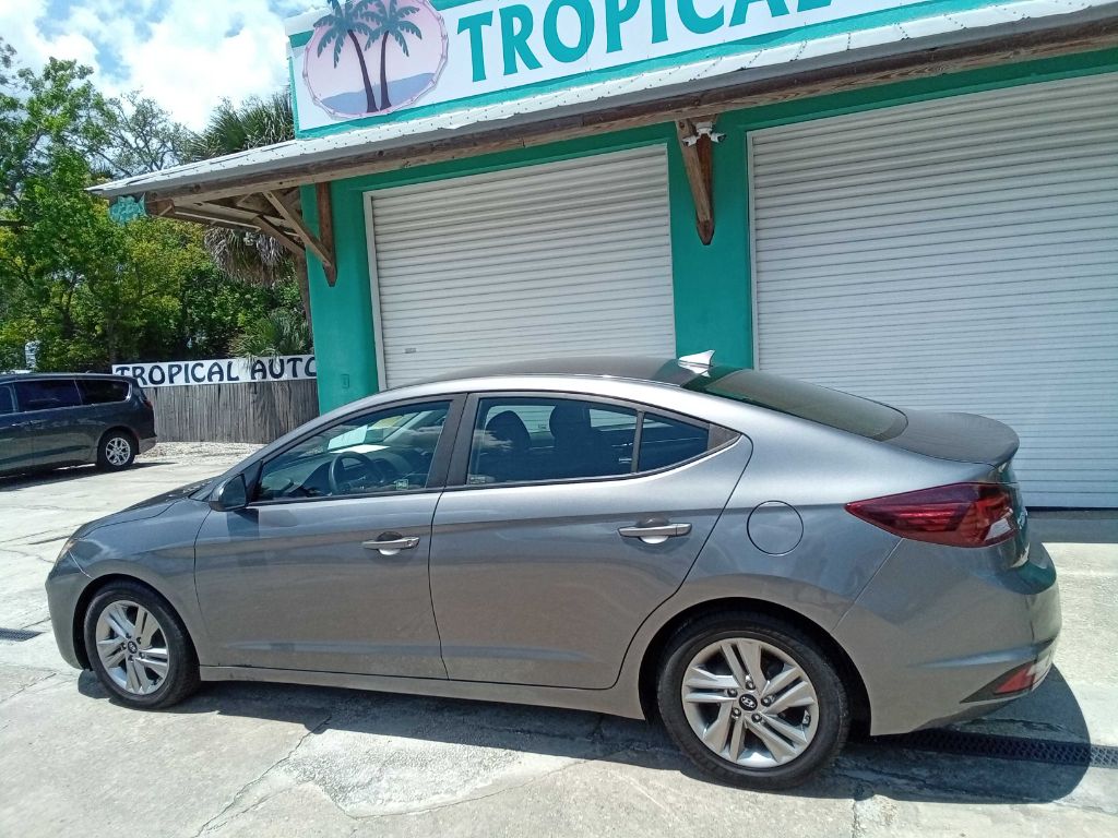Photo 5 of this HYUNDAI ELANTRA