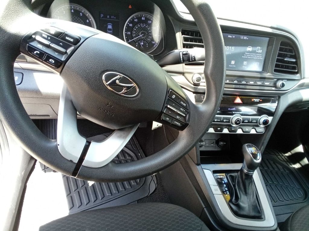 Photo 16 of this HYUNDAI ELANTRA