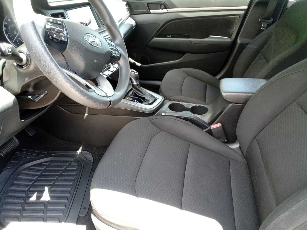 Photo 15 of this HYUNDAI ELANTRA
