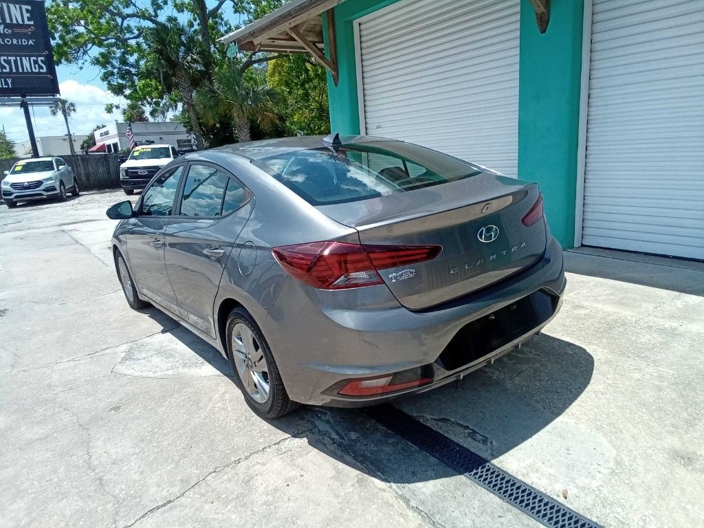 Photo 7 of this HYUNDAI ELANTRA