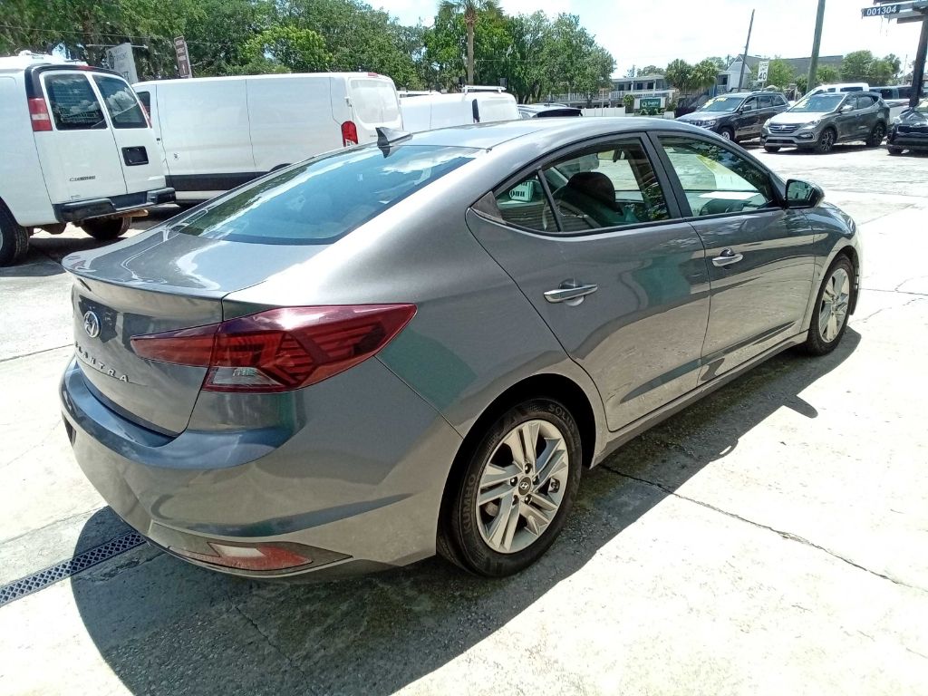 Photo 12 of this HYUNDAI ELANTRA