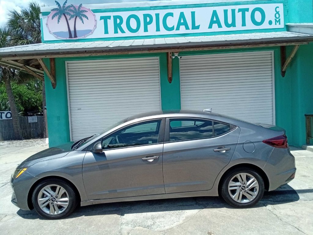 Photo 4 of this HYUNDAI ELANTRA