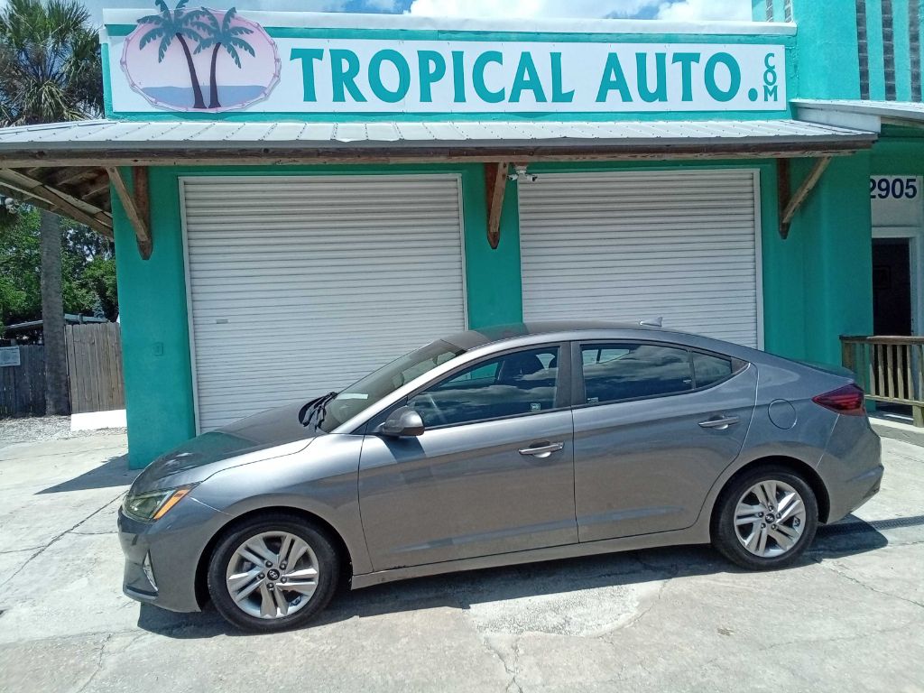 Photo 3 of this HYUNDAI ELANTRA