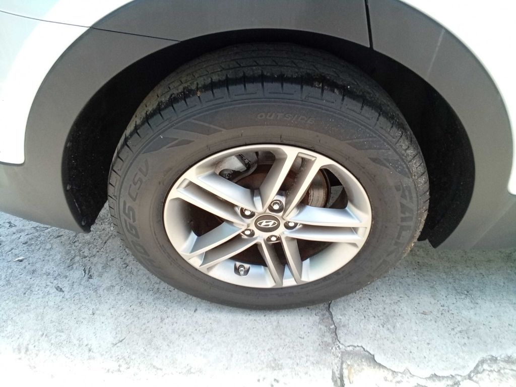Photo 21 of this HYUNDAI SANTA FE SPORT