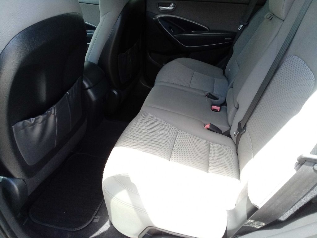 Photo 15 of this HYUNDAI SANTA FE SPORT