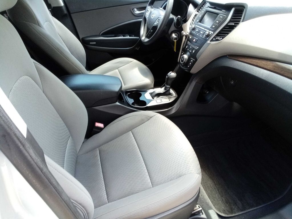 Photo 16 of this HYUNDAI SANTA FE SPORT