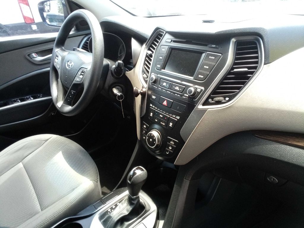 Photo 17 of this HYUNDAI SANTA FE SPORT