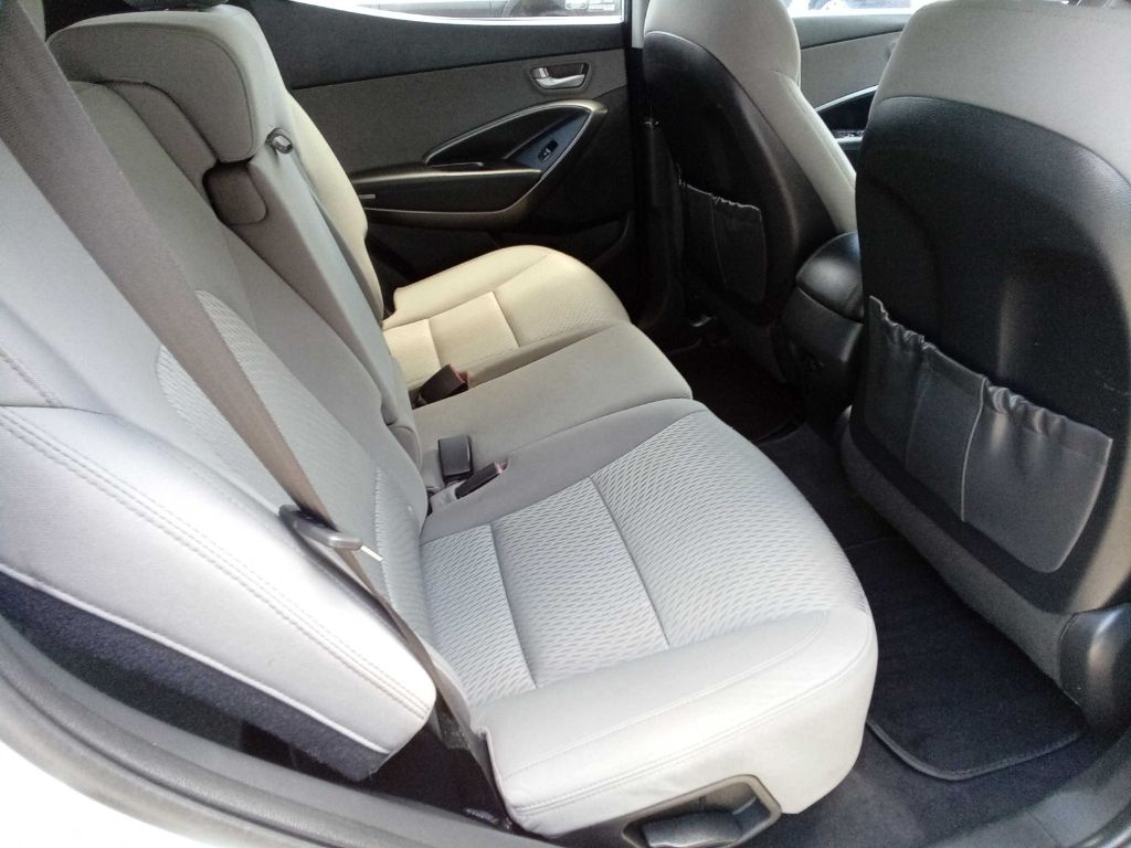 Photo 18 of this HYUNDAI SANTA FE SPORT