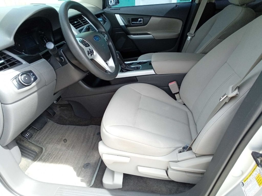 Photo 14 of this FORD EDGE
