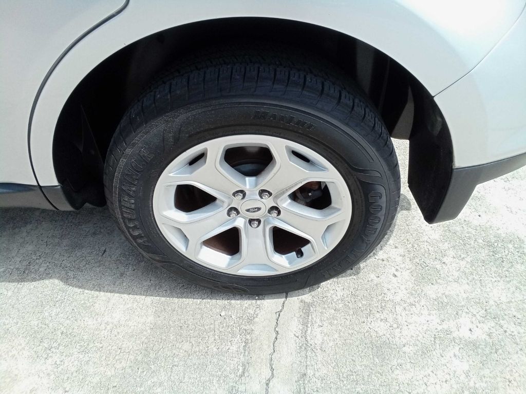 Photo 22 of this FORD EDGE