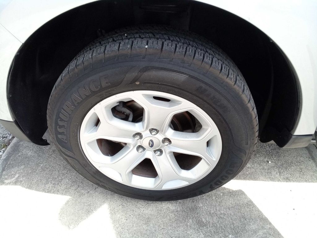 Photo 21 of this FORD EDGE