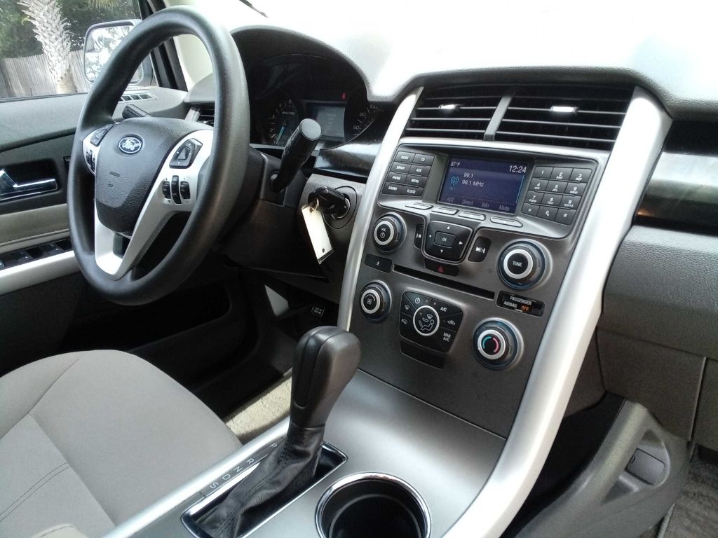 Photo 18 of this FORD EDGE