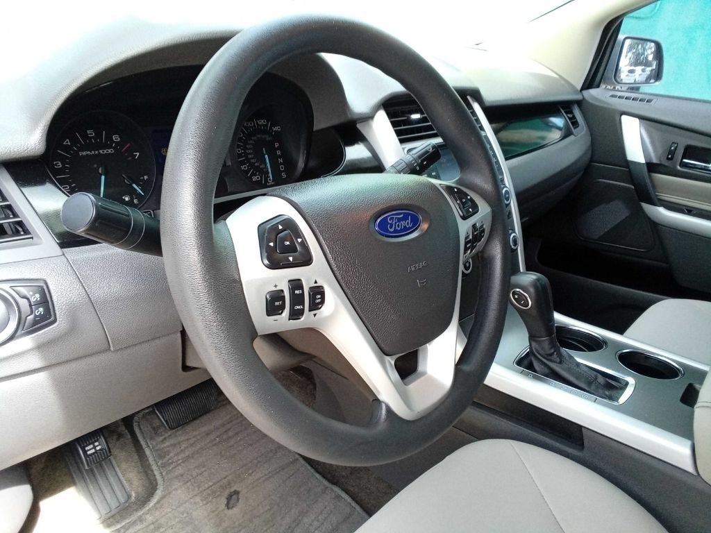 Photo 15 of this FORD EDGE