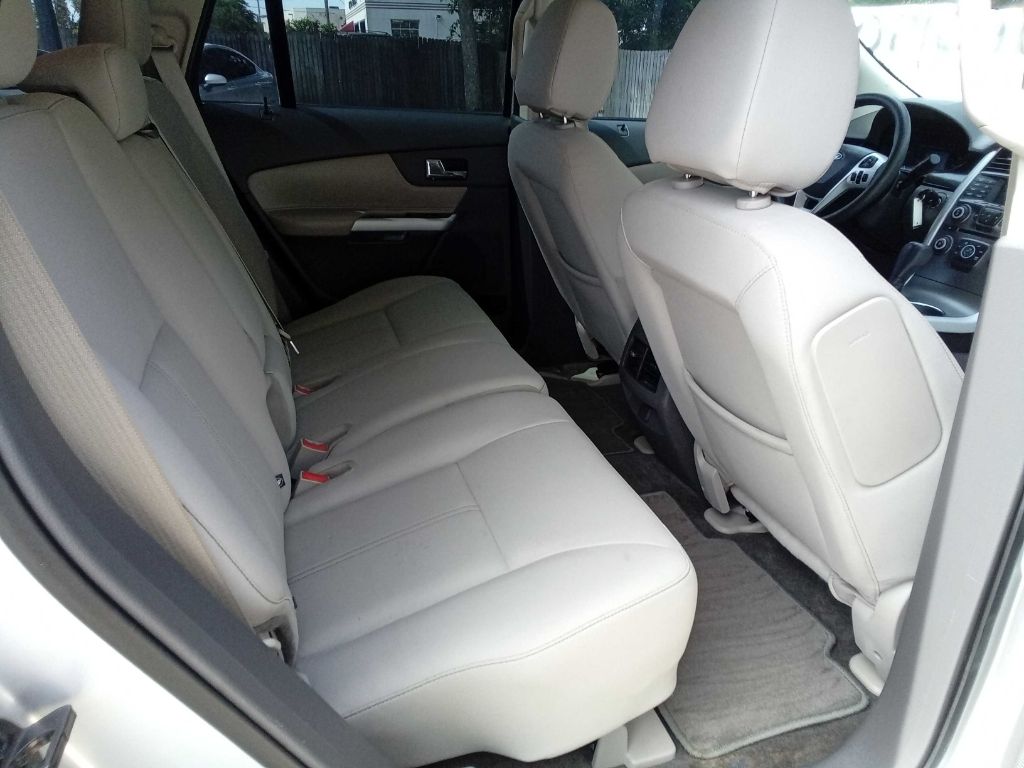 Photo 19 of this FORD EDGE