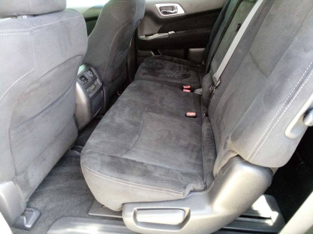 Photo 18 of this NISSAN PATHFINDER