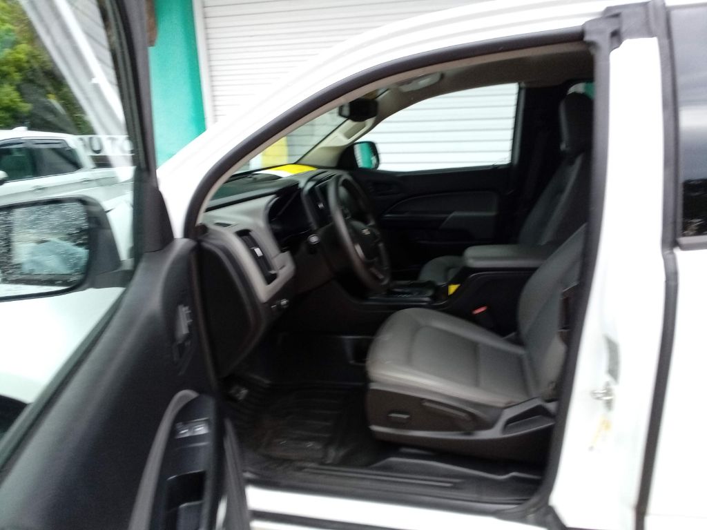 Photo 8 of this CHEVY COLORADO