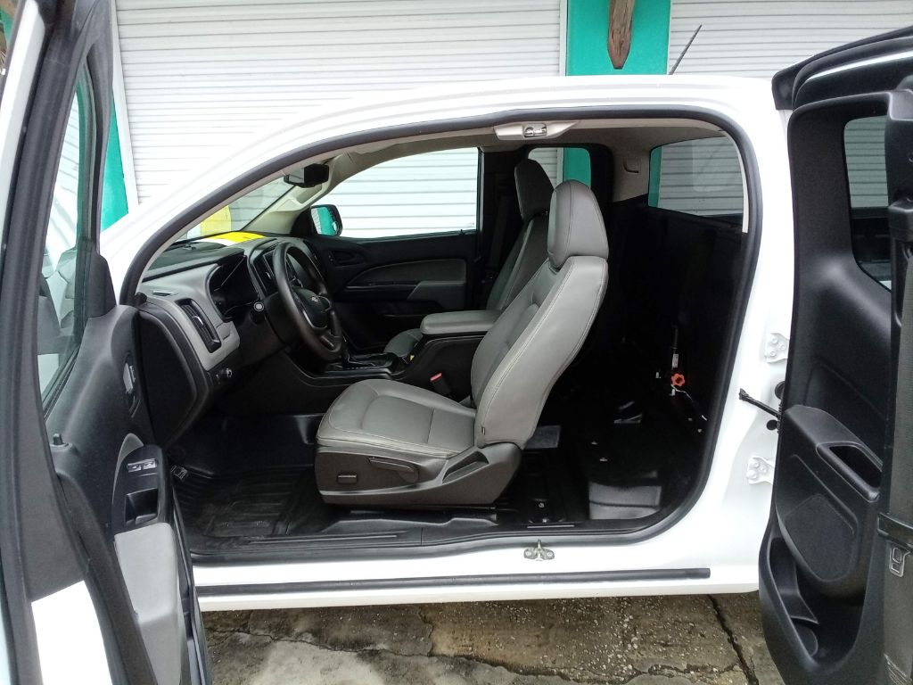 Photo 7 of this CHEVY COLORADO