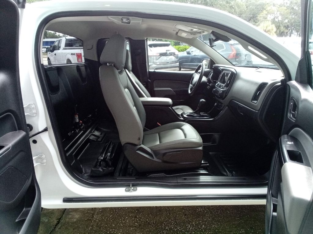 Photo 10 of this CHEVY COLORADO