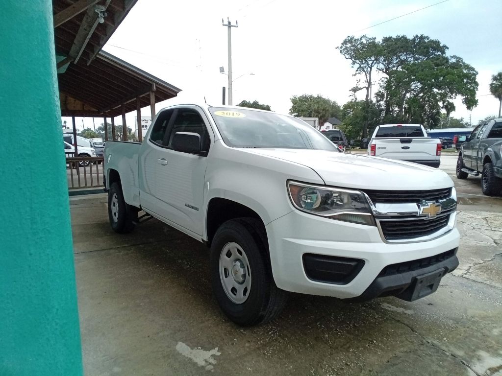 Photo 3 of this CHEVY COLORADO