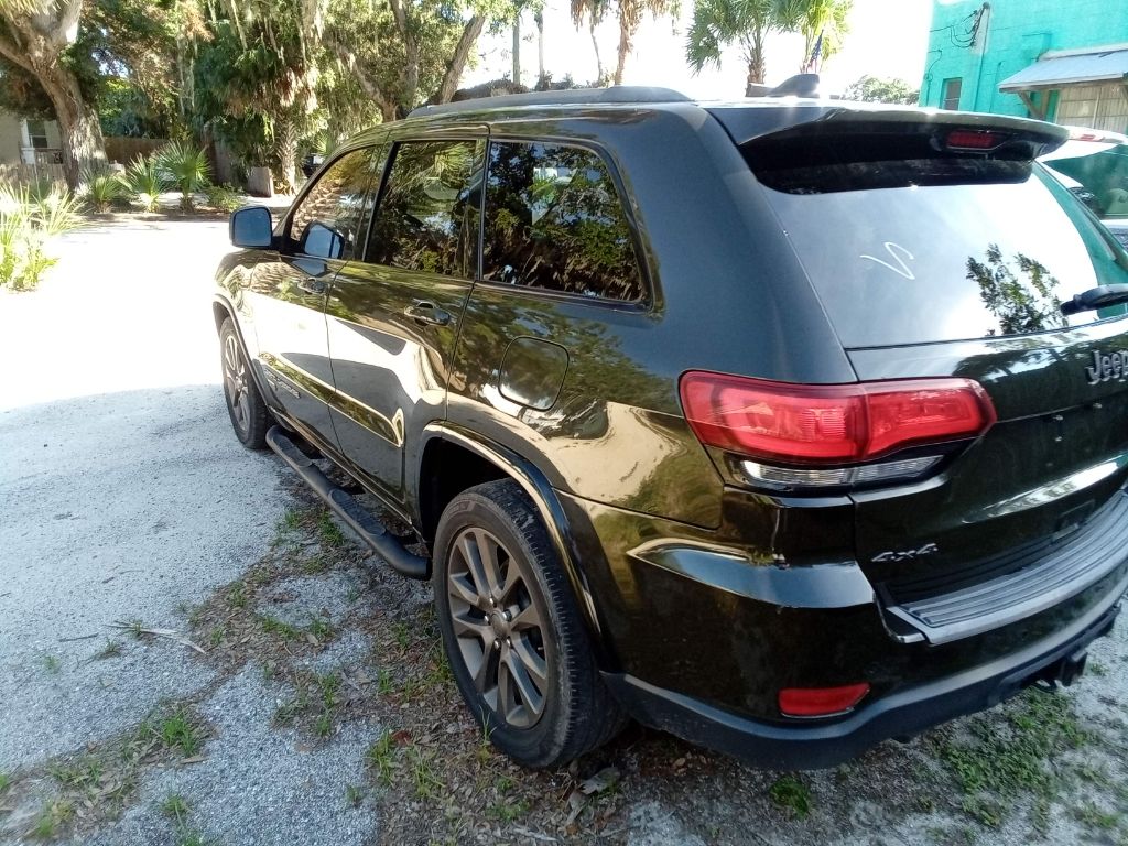 Photo 3 of this JEEP GRAND CHEROKEE