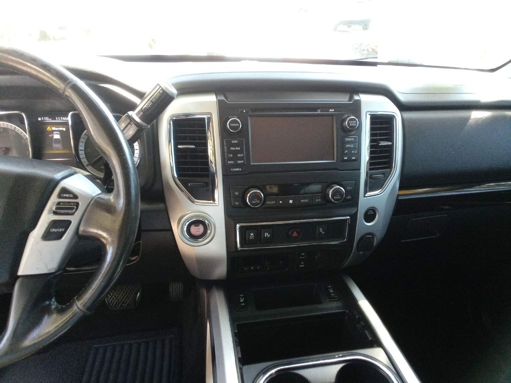 Photo 11 of this NISSAN TITAN