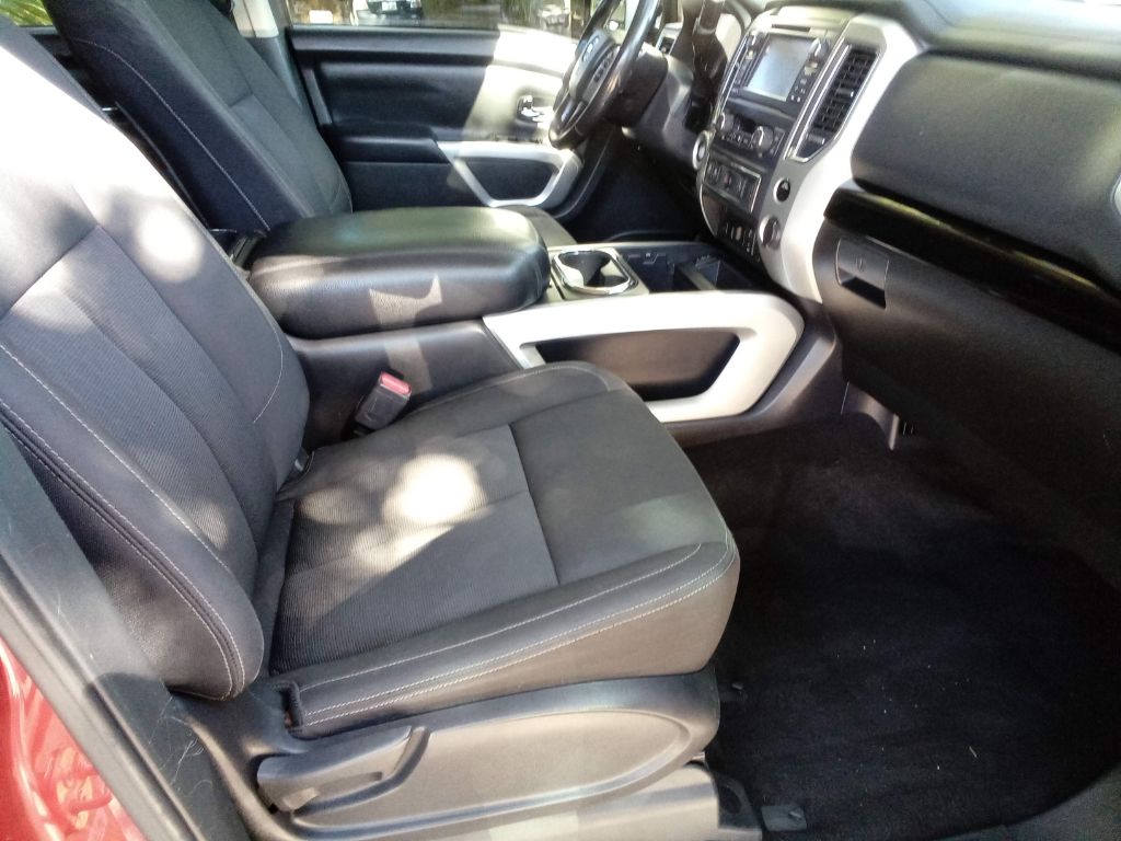 Photo 15 of this NISSAN TITAN