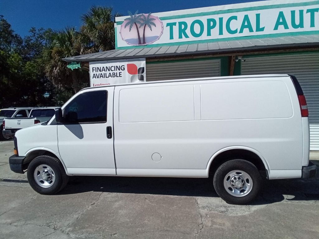 Photo 3 of this CHEVROLET EXPRESS
