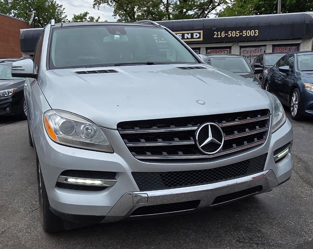 Photo 2 of this MERCEDES-BENZ M-CLASS