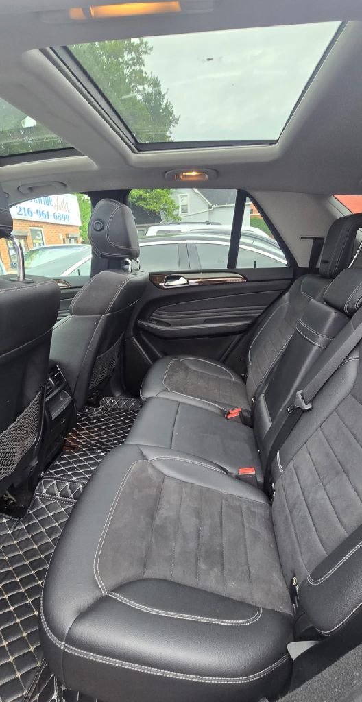 Photo 8 of this MERCEDES-BENZ M-CLASS