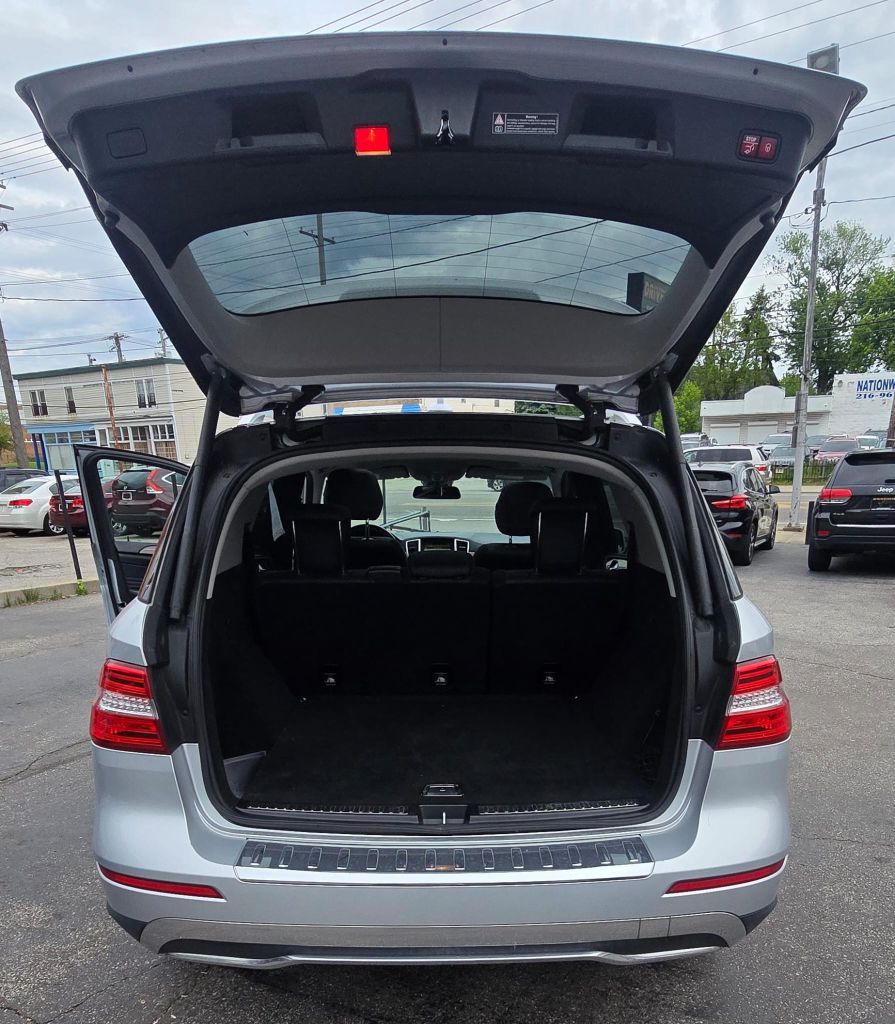 Photo 12 of this MERCEDES-BENZ M-CLASS