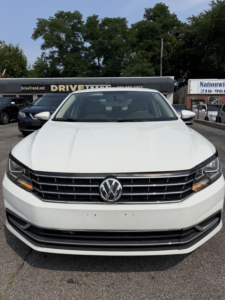 Photo 2 of this VOLKSWAGEN PASSAT
