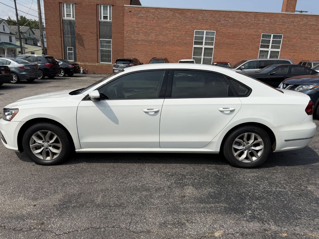 Photo 3 of this VOLKSWAGEN PASSAT