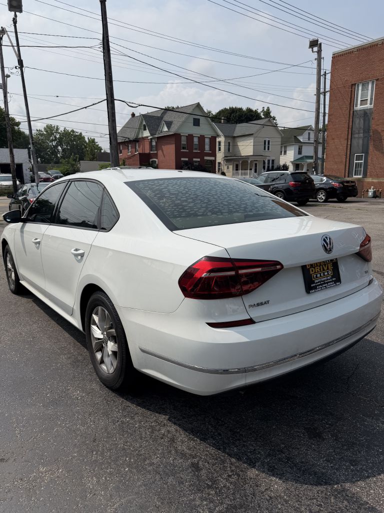 Photo 6 of this VOLKSWAGEN PASSAT