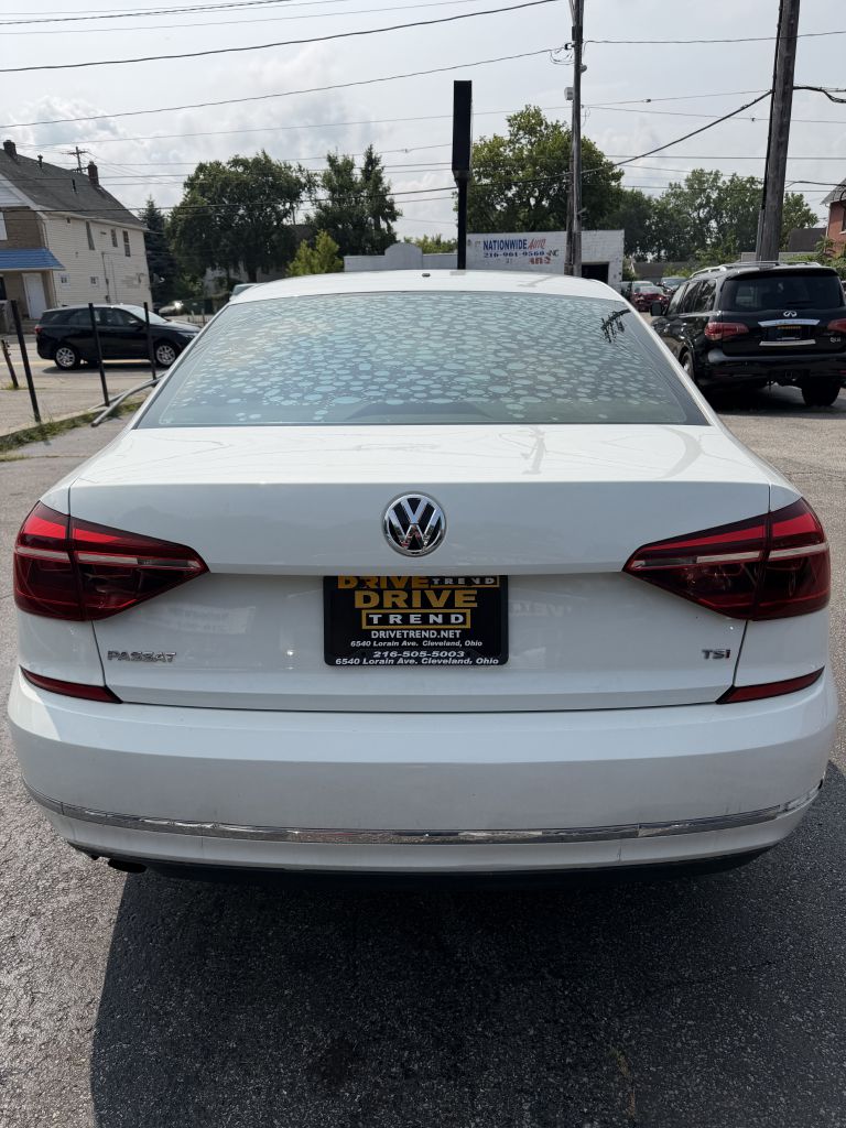 Photo 7 of this VOLKSWAGEN PASSAT