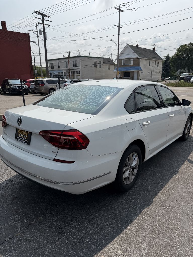 Photo 8 of this VOLKSWAGEN PASSAT