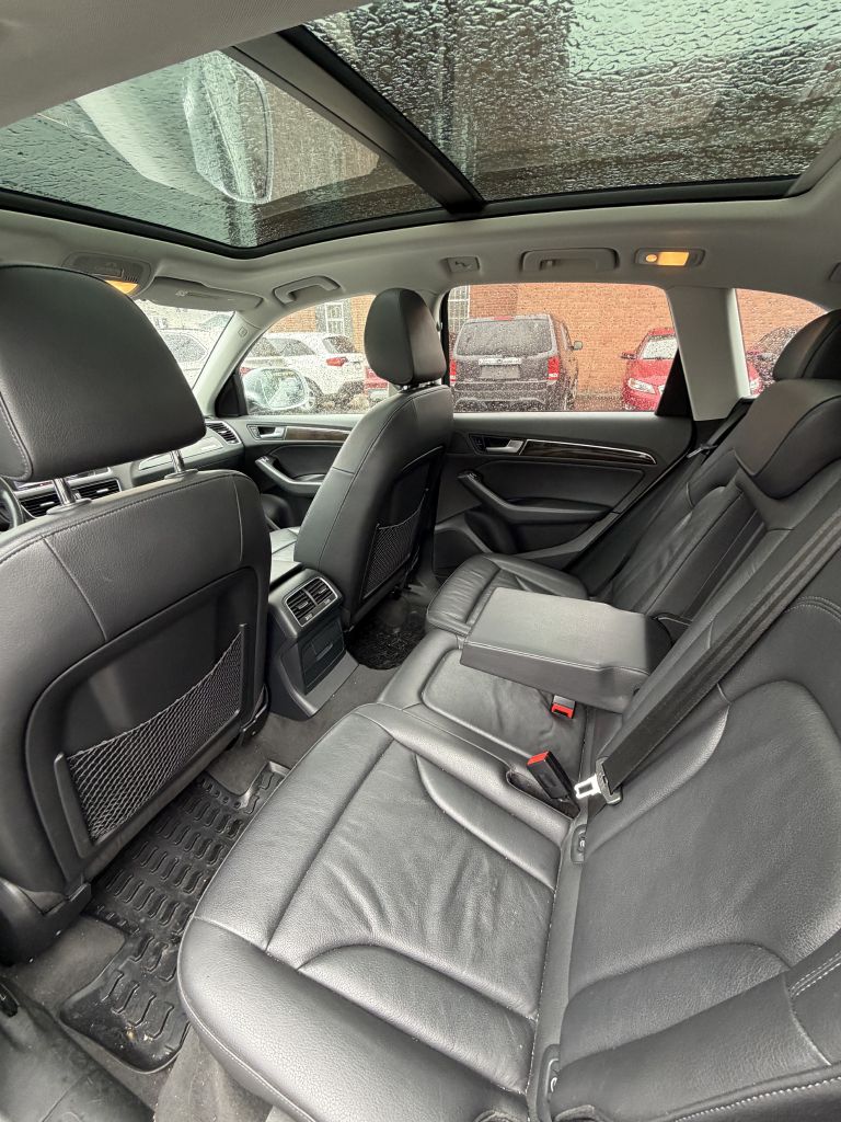 Photo 7 of this AUDI Q5