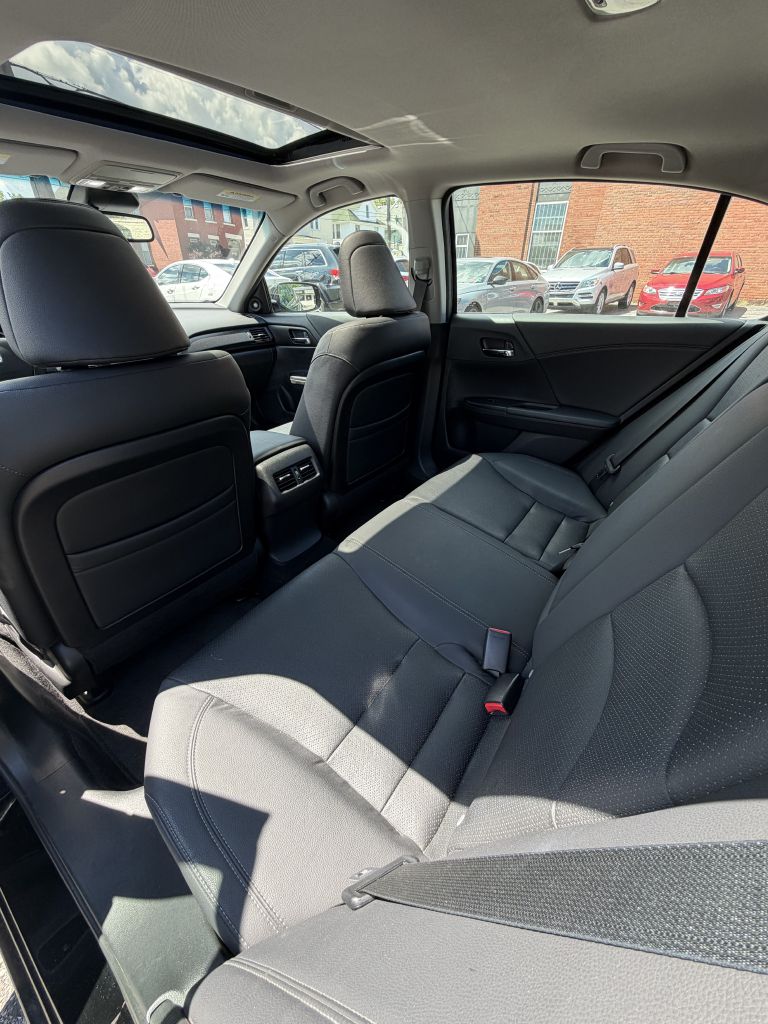 Photo 8 of this HONDA ACCORD