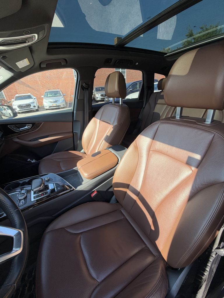Photo 5 of this AUDI Q7