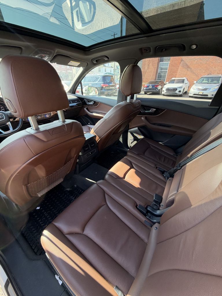 Photo 6 of this AUDI Q7