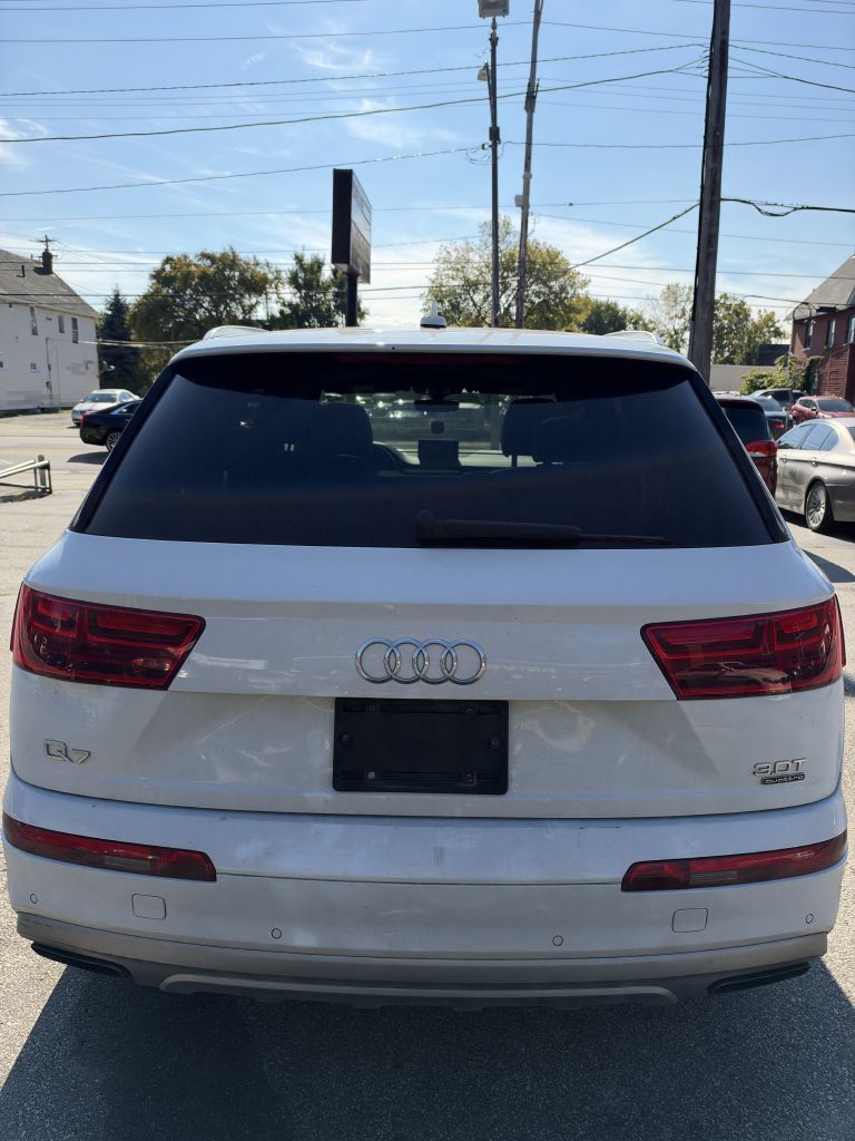 Photo 10 of this AUDI Q7