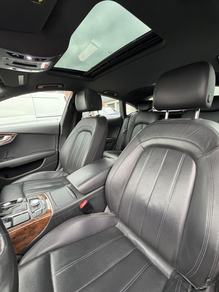 Photo 5 of this AUDI A7