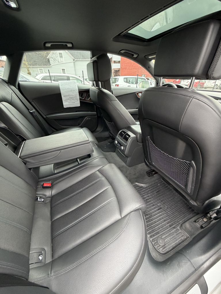 Photo 10 of this AUDI A7